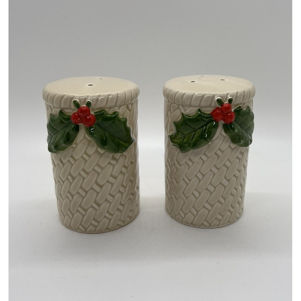 Vintage Otagiri Salt and Pepper Shakers Christmas‎ Holly and Berry Basket Weave